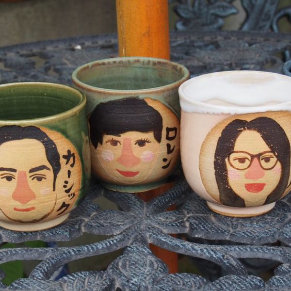 誰もが笑顔になれる「セミオーダー似顔絵陶器」ネット販売中