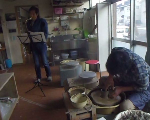 【陶芸教室でゲリラライブ】電動ろくろと生演奏
